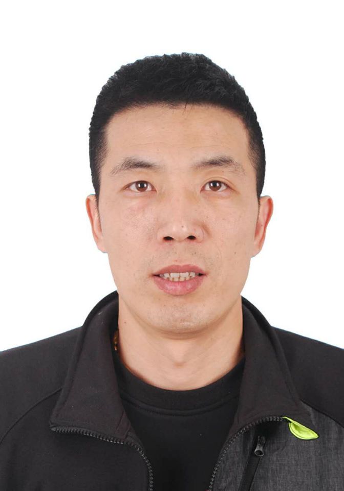 魏国锋证件照.jpg