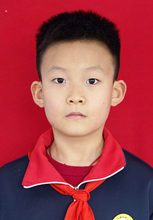 肥城市石横特钢厂学校三年级一班张业淇一寸照.jpg