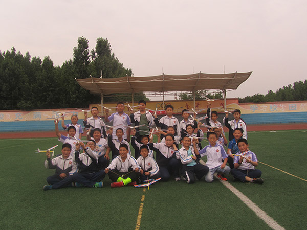 凤台中学航模训练合影.jpg