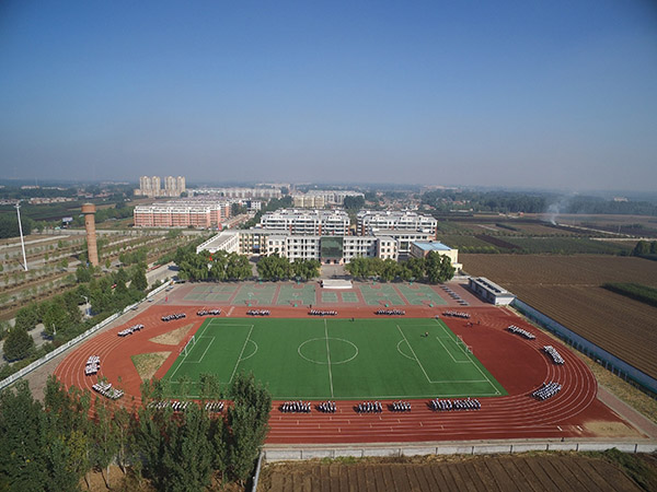 学校校园.JPG
