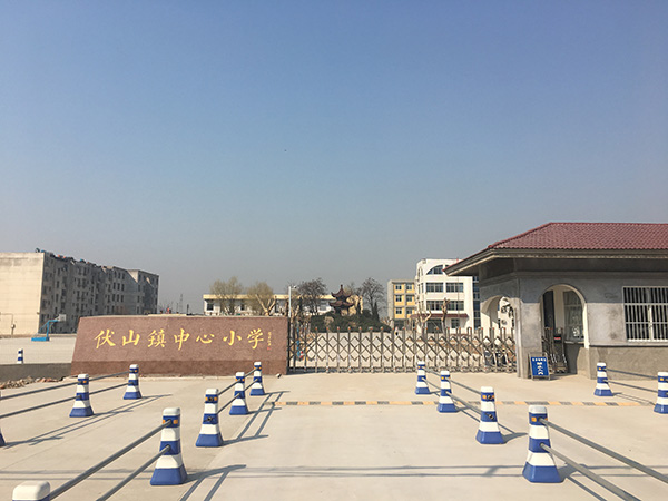 学校校门.JPG