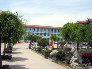 新泰市东都镇中心小学.jpg