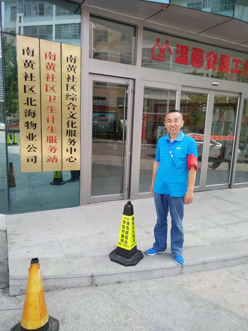 胡兴利1.jpg