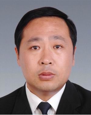 侯庆伟1.jpg