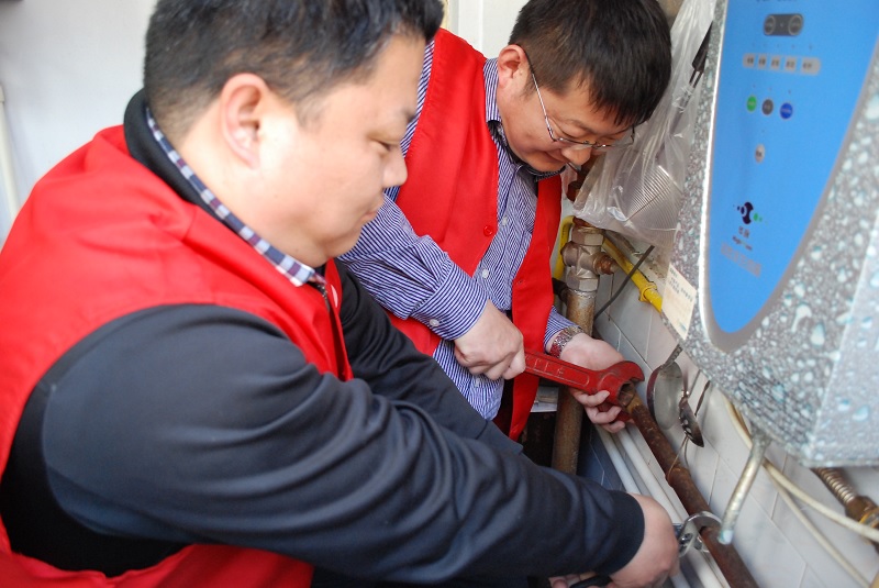 岱庙街道花园社区海军帮忙队 1.jpg