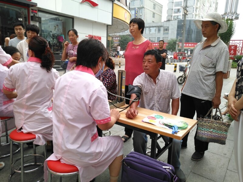 东平县卫计局党员志愿服务队2.jpg